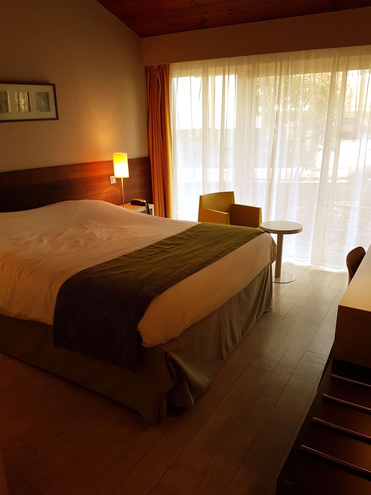 Kyriad Angouleme Nord Champniers- Hotel & Residence Экстерьер фото