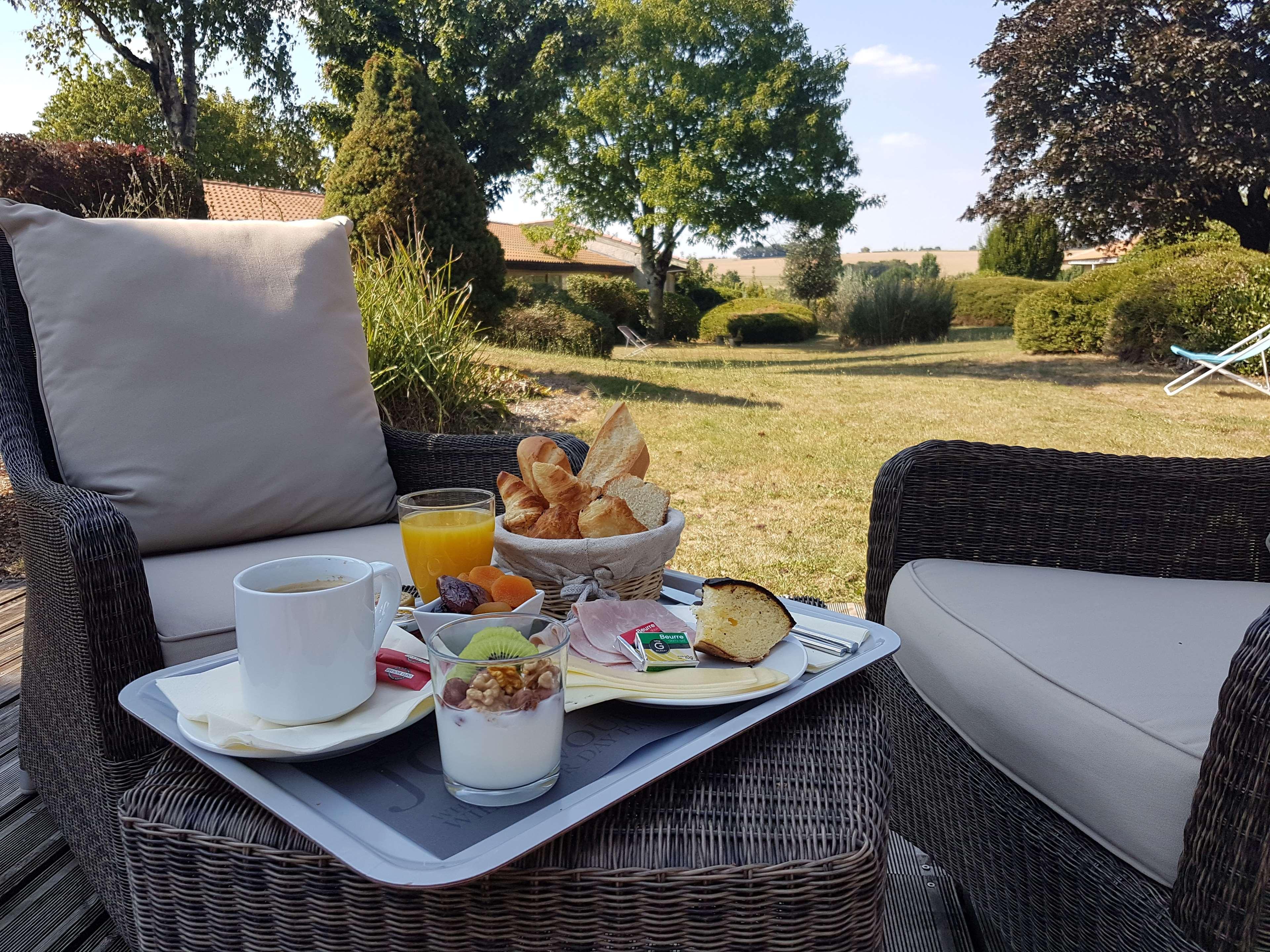 Kyriad Angouleme Nord Champniers- Hotel & Residence Экстерьер фото